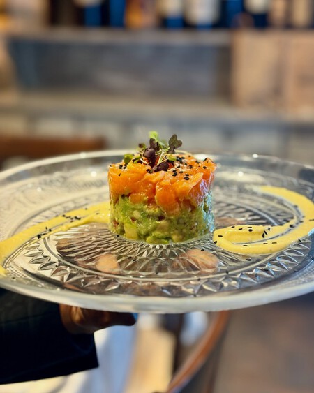 Tartar De Aguacate Y Salmon C Charolais Tapas