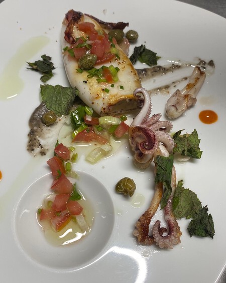 Chipiron A La Plancha Y Encurtidos C El Laberinto Fuengirola