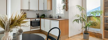 Ikea tiene nueva mesa plegable: pasa de isla de cocina a mesa de comedor con dos movimientos y aumenta el almacenamiento 