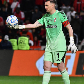 Armani, de "últimamente uno o dos penales atajo" al pedido a los laterales para no dejar solo a Enzo