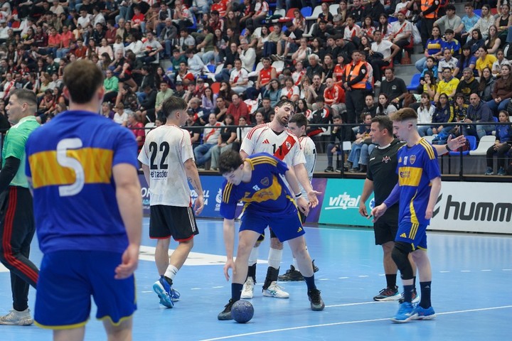 River - Boca en handball.