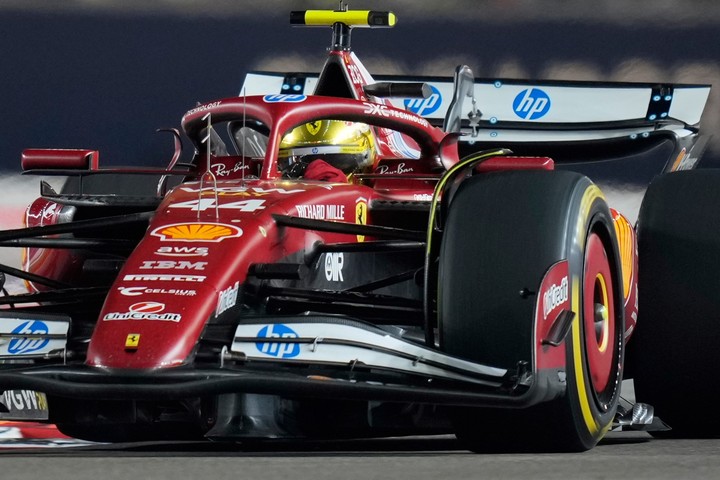 Hamilton se quedó sin frenos en la última vuelta. Para el olvido. (AP Photo/Vincent Thian)