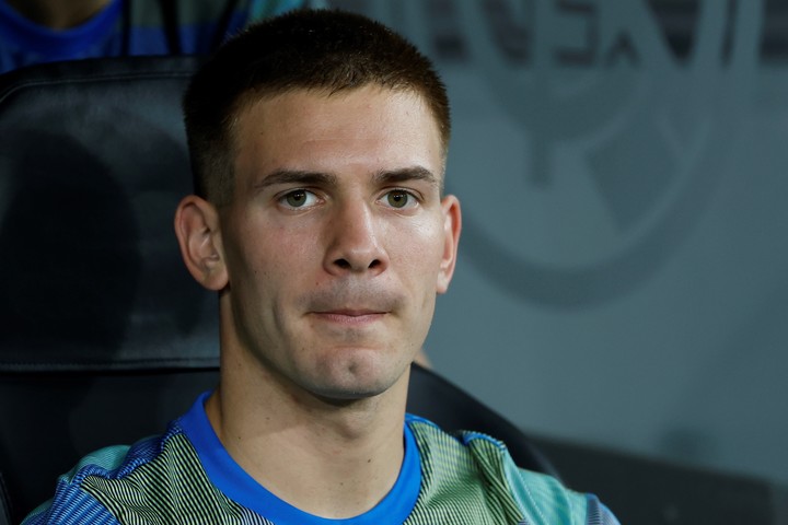 Mastantuono en el Banco contra el Barcelona. EFE