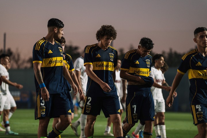 En un primer tiempo trabado, Boca se fue al descanso 0-0 contra Instituto.