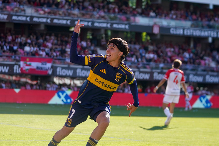 Zeballos festejando el 1-0 contra Estudiantes.