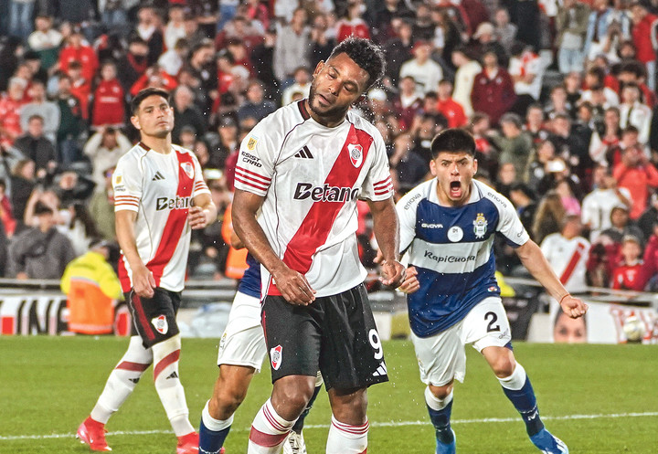 Borja en su penal errado contra Gimnasia