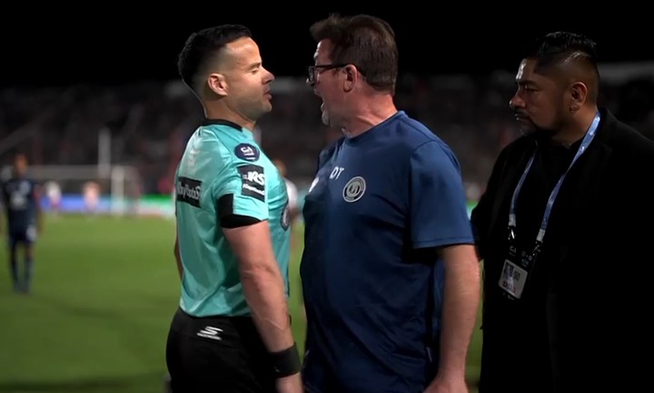 La Pelea de Berti con el arbitro Nicolás Ramírez.