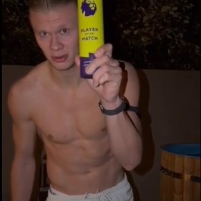 El extraño uso que Haaland le dio al premio que recibió por ser el mejor jugador del último partido del Manchester City 