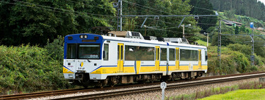 "Tardamos lo mismo en ir a Madrid que en recorrer los 90 kilómetros de Luarca a Oviedo": los trenes de cercanías de Asturias y Cantabria son de otro siglo. Los nuevos aún tardarán años en llegar