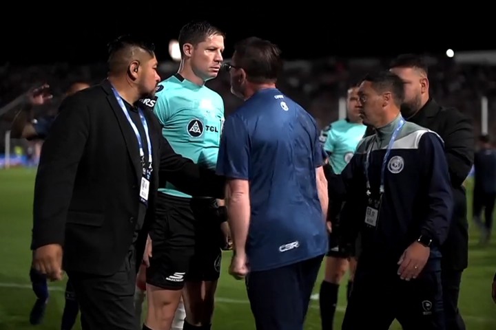 Independiente Rivadavia - Argentinos Jrs. La Pelea de Berti con el arbitro Nicolás Ramírez FTP CLARIN Screenshot_6.jpg Z Bairo