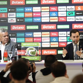 Por qué estuvo Di Carlo y no Riquelme en la presentación del superclásico