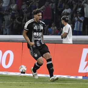 Video: el golazo de Central Córdoba con el que le dio vuelta un polémico partido a San Lorenzo para meterse en cuartos
