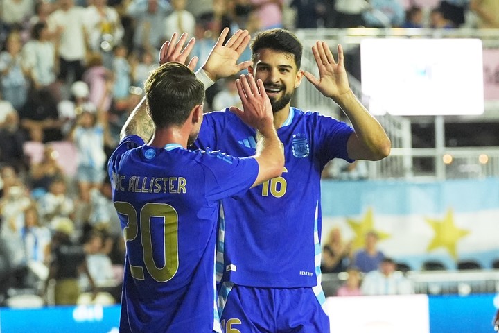 Flaco López en su encuentro frente a Puerto Rico con la Selección Argentina. (AP Photo/Marta Lavandier)