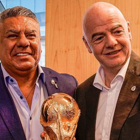 Las felicitaciones de Gianni Infantino al Chiqui Tapia por su ratificación como miembro del Consejo de la FIFA