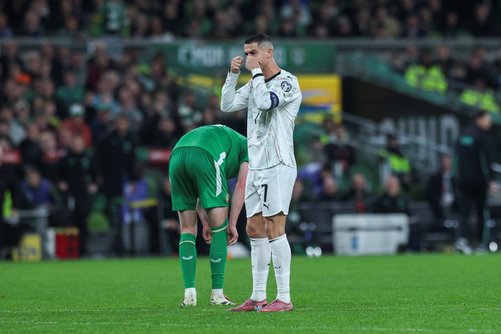Cristiano Ronaldo durante el match ante Irlanda.