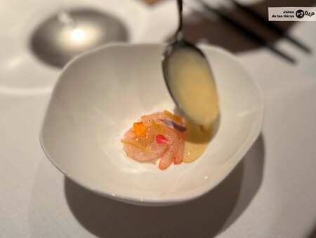 Gamba Blanca Con Un Pilpil Hecho A Base De Colageno Del Pollo