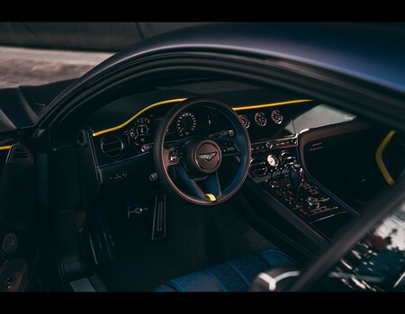 Bentley Recupera La Grandeza Del Arte Holandes Ha Transformado Sus Coches De Lujo En Obras Maestras En Movimiento