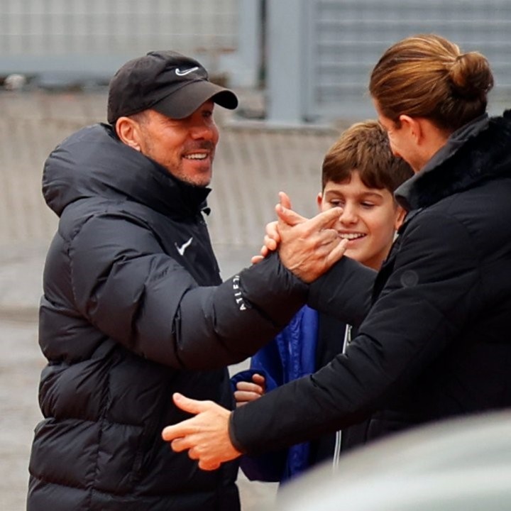 Filipe Luis visitó el entrenamiento de Atlético Madrid. (Prensa Atlético Madrid)