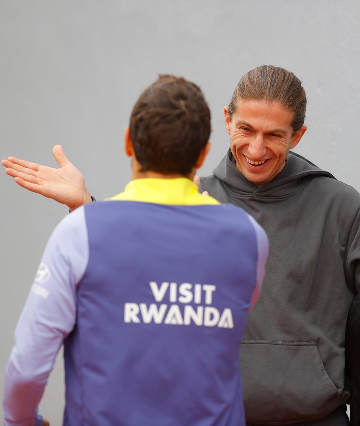 Filipe Luis visitó el entrenamiento de Atlético Madrid. (Prensa Atlético Madrid)