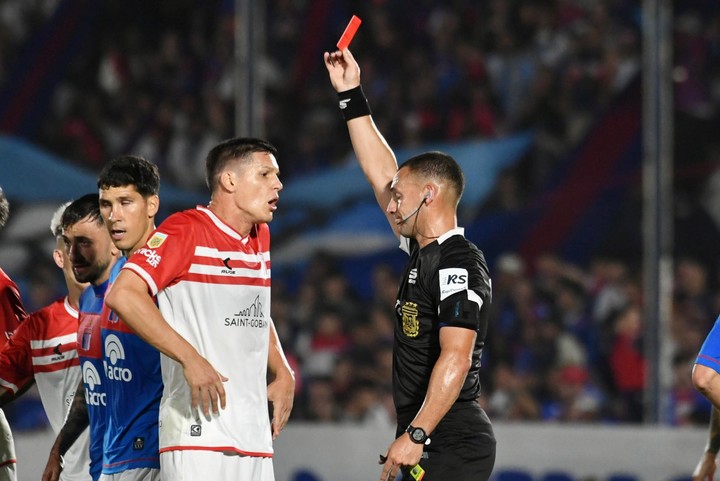 Carrillo ya cumplió con las cuatro fechas de sanción (Fotobaires).