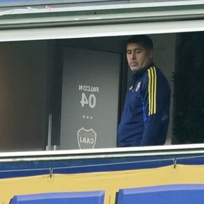 El DT que a Riquelme le gusta no lo puede traer: ya es el presidente del club