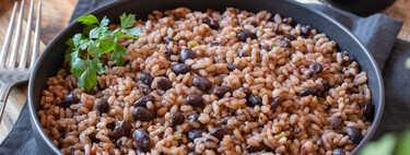 Moro dominicano de habichuela negra, una receta de guarnición versátil y deliciosa