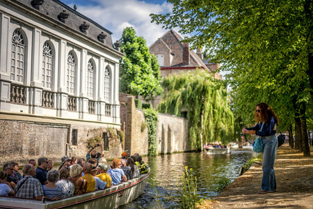Navegando Por Los Canales Visit Bruges C Jan Darthet