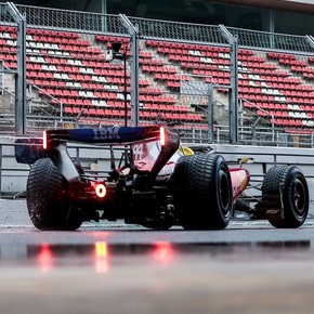 Fórmula 1 en Barcelona: Ferrari debutó bajo la lluvia y un accidente frenó el segundo día de pruebas
