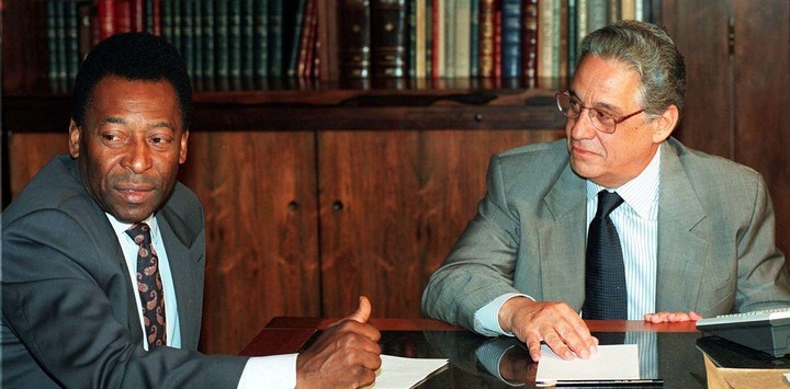 O Rei fue ministro de Deportes de Fernando Henrique Cardoso.