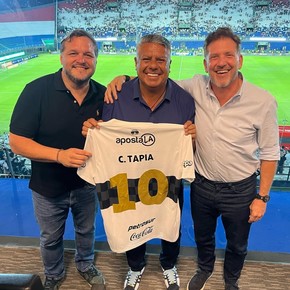 Chiqui Tapia junto a Domínguez en Asunción