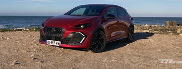 Probamos el Renault Clio: un utilitario híbrido de 160 CV que gasta todavía menos que antes y se disfruta al volante