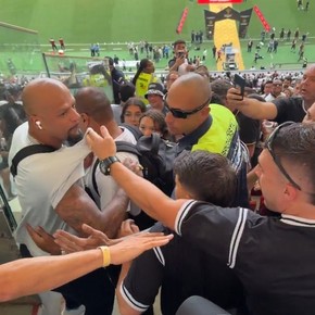 Video: la pelea de Felipe Melo con un hincha de Corinthians en la Supercopa de Brasil