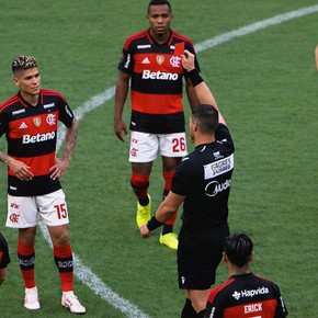 La increíble roja a Carrascal en el Flamengo vs. Corinthians: ¿estuvo bien sacada?