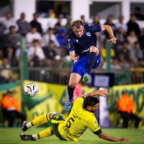 Vélez empató y sigue puntero de su zona