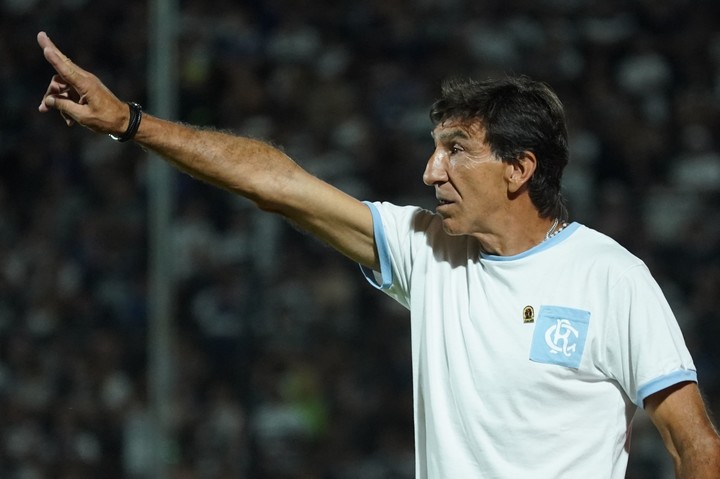 El Racing de Gustavo Costas visita a Banfield (Foto: Juano Tesone - Clarín)