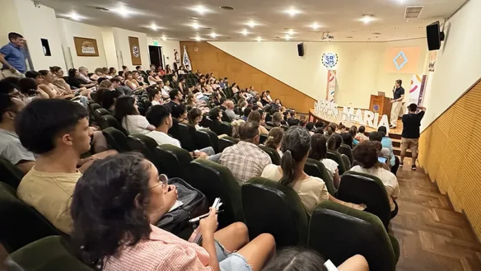 Más de 240 emprendedores iniciaron el ciclo 2025 de la Incubadora de Empresas