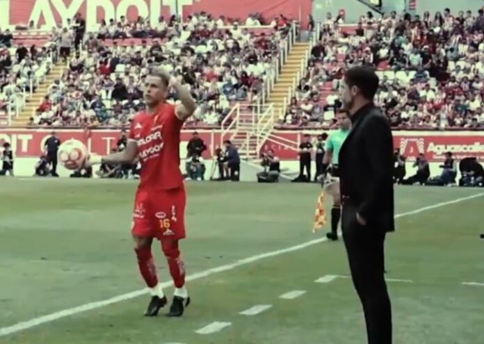 Gago contra Chivas: abucheos y apenas un saludo con sus ex