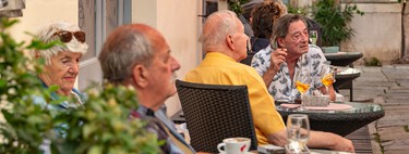 Con color, pero sin estridencias: New Balance recupera un diseño clásico lanzando sus zapatillas 2010 en un tono rosado que te dejará frío