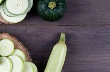 Nuestras marcas favoritas se marcan gol con la tendencia de otoño que no veíamos venir: polos de inspiración futbolera con aires retro