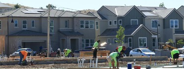 Son elegantes, cómodas y van con todo: estas zapatillas de gamuza color cemento de Vans es el único par que necesitas para el invierno