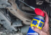 Tenía el coche aparcado en la calle y me lo han arañado. Lo he solucionado con un trapo y el spray multiusos que todos tenemos en casa: WD-40