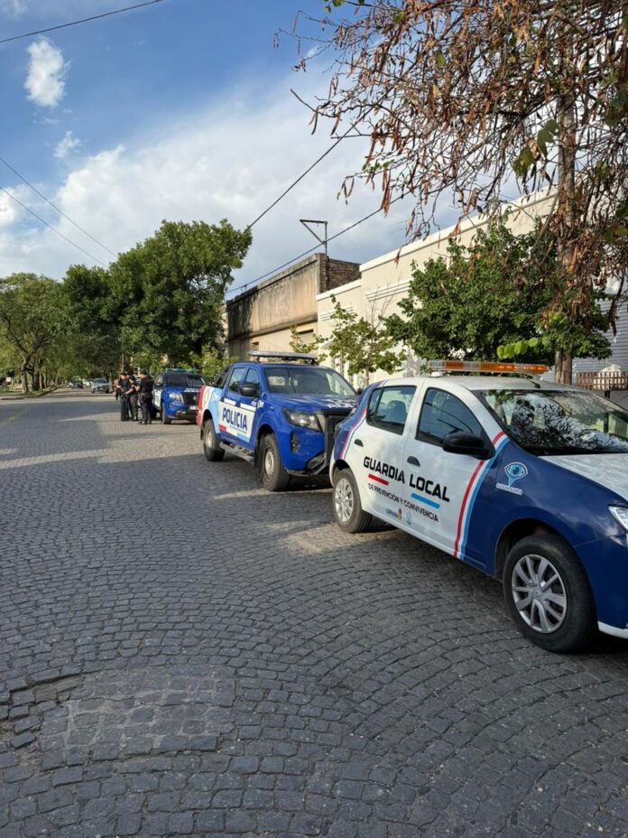Operativo de limpieza y desalojo en el ex Colegio San Martín