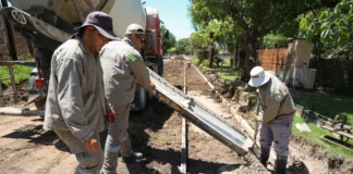 Continúa la obra de cordón cuneta en calle 40