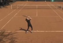 El viral papelón del mundo del tenis: una mujer jugó un partido profesional sin ni siquiera saber agarrar la raqueta