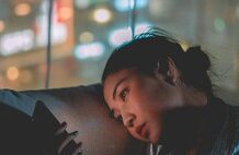 La ciencia de estar soltero: un macroestudio advierte que el bienestar cae en picado si no has tenido pareja a los 25