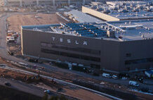 Tesla quería fabricar 20 millones de coches en 2030. La realidad en 2025 es que Tesla se ha estrellado y BYD ya lidera